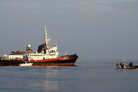 Италия задержала немецкое судно для спасательных работ