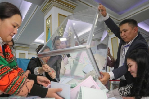У Казахстані завершилося голосування на парламентських виборах (ВІДЕО)