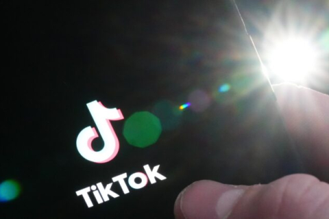 Великобритания запрещает использовать TikTok на правительственных телефонах
