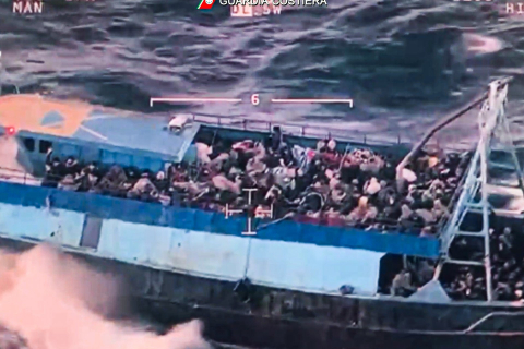 Спасатели Италии высадили на берег более 1000 беженцев