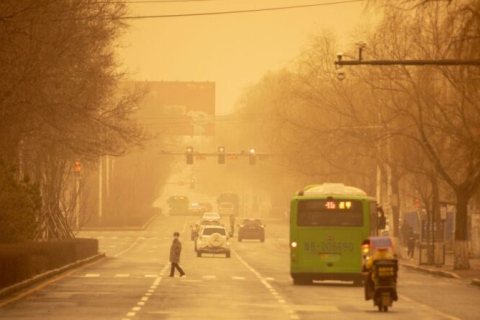 Піщані бурі накрили північ Китаю, забруднення повітря перевищує норму (ВІДЕО)
