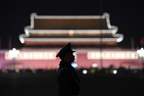 Власти Китая усиливают контроль над экономикой и ограничивают отток денег