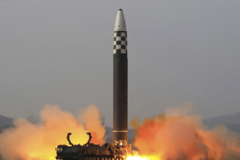 Північна Корея запустила балістичну ракету у води свого західного узбережжя, заявляє Сеул (ВІДЕО)