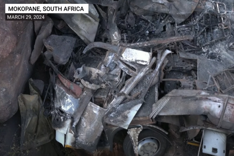 Восьмирічна дівчинка вижила в аварії автобуса у ПАР, де загинули 45 осіб (ВІДЕО)