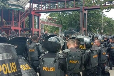 На основании видео с пытками в Индонезии арестовали 13 солдат элитных войск