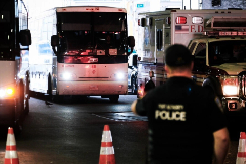 Мер Нью-Йорка подав до суду на автобусні компанії, які "наживаються" на перевезенні мігрантів (ВІДЕО)