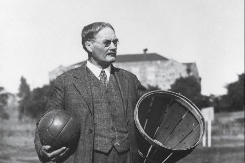 Джеймс Нейсміт винайшов баскетбол, щоб прищепити спортсменам християнські моральні цінності