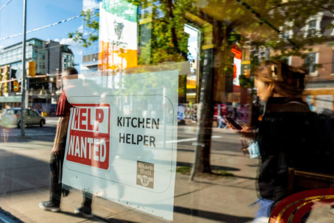 Несмотря на увеличение количества вакансий в Канаде вырос уровень безработицы