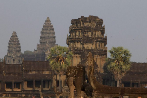 Власти Камбоджи отвергли обвинения в насильственном переселении семей, живших у известного храма
