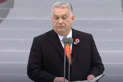Оппозиция Венгрии митингует, когда Орбан обещает репрессии против СМИ и НПО