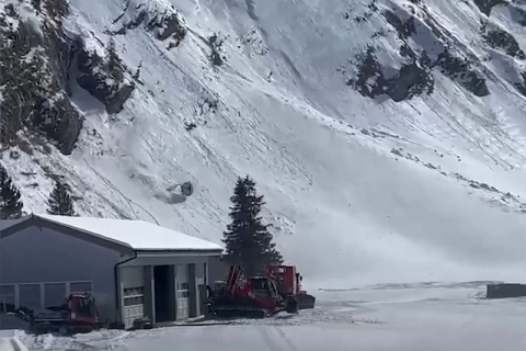 Один человек погиб в результате падения гондолы с горы на швейцарском горнолыжном курорте