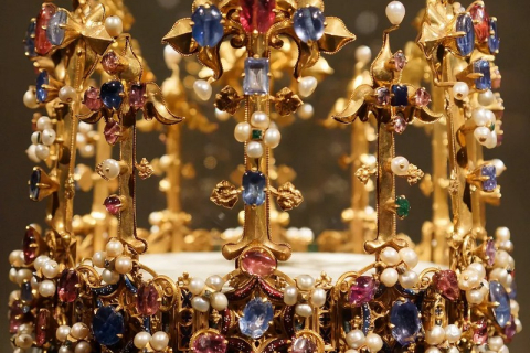 Де зберігається найстаріша корона Англії і що вона розповідає про епоху (ФОТО)