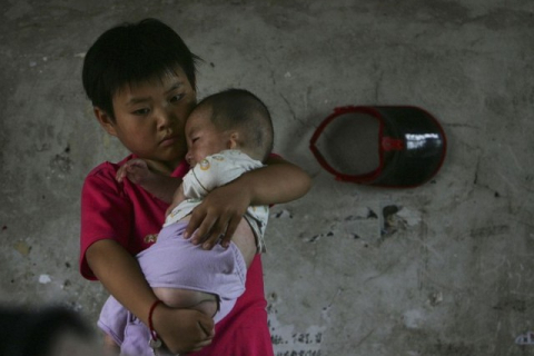В Китае миллионы брошенных и осиротевших детей