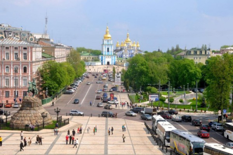 Паркування на Софійській площі в Києві пропонують заборонити