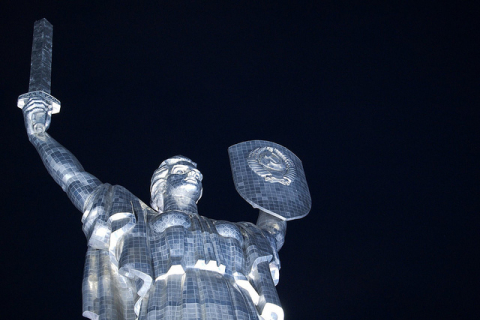 У столиці залишать пам’ятник «Батьківщина-мати», але герб СРСР знімуть