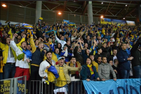 Українських фанатів, яких затримали в Білорусі, почали відпускати