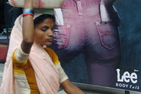 Провінційним індійським дівчатам заборонили джинси та інтернет