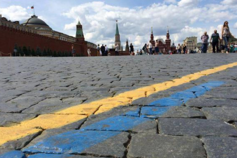 На Красной площади появились цвета украинского флага
