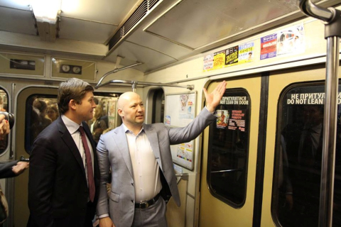 У київському метро значно скоротять кількість реклами