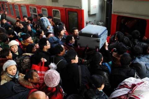 Китайці масово повертаються додому: незабаром найбільше китайське свято