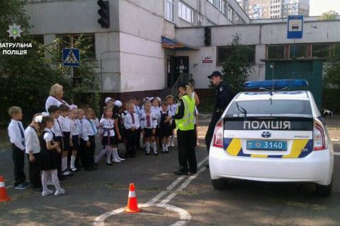 Патрульная полиция Украины проводит занятия в школах