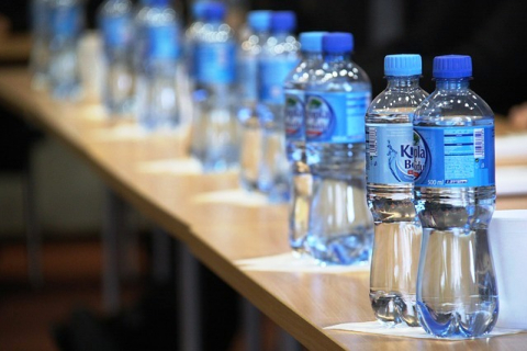 93% питьевой воды в бутылках содержат частицы микропластика