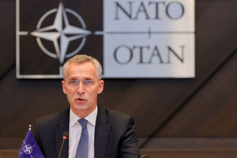 Генсек НАТО считает, что Украине нужно дать больше оружия