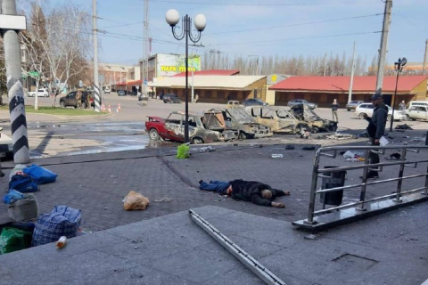 Российские ракеты нанесли удар по железнодорожной станции на востоке Украины. Десятки убитых и раненых