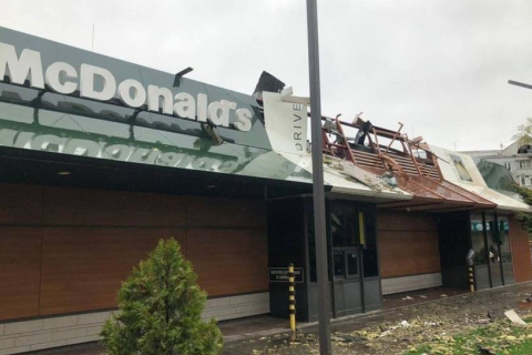 Месть McDonald's: россияне разрушили ресторан в Харькове