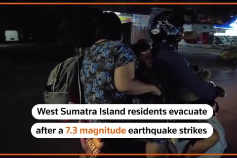 Землетрясение магнитудой 7,3 у берегов индонезийского острова Суматра вызвало кратковременное предупреждение о цунами