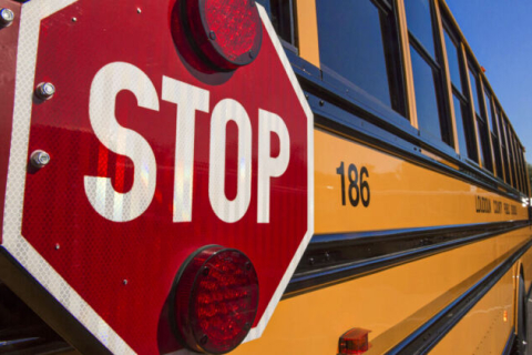 Школьник управлял школьным автобусом после того, как водитель потерял сознание