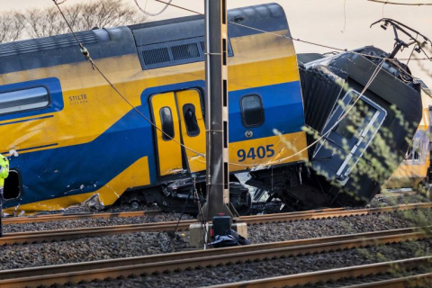 Поїзд зійшов з рейок під Гаагою: одна людина загинула і 30 дістали поранення (ВІДЕО)