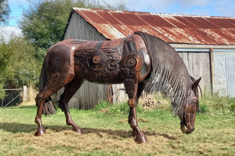 Художник-сварщик создает скульптуры животных натурального размера, полностью изготовленных из металлолома: «Огромный пазл»