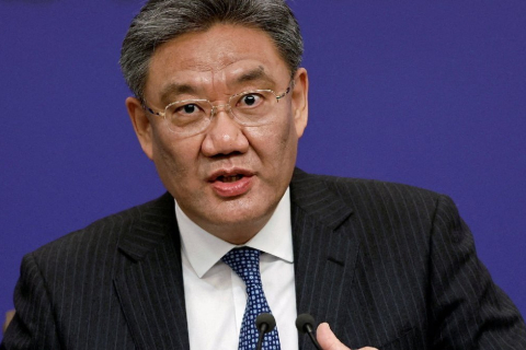 Министр торговли Китая проведет в Париже переговоры по электромобилям