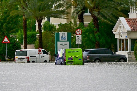 Унаслідок рекордних опадів в ОАЕ загинув 70-річний чоловік (ВІДЕО)