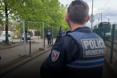 Школяр убив одного та поранив трьох у результаті нападу з ножем у французькій середній школі (ВІДЕО)