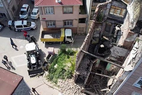 51 повторный толчок после мощного землетрясения 6,2 балла в Стамбуле: министр