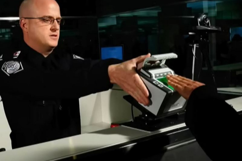 20 китайських науковців не пустили на кордоні США (ВІДЕО)