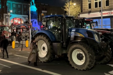 Протести проти високих цін на пальне другий день поспіль паралізують Дублін та інші ірландські міста (ВІДЕО)