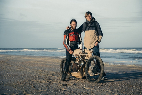 Нідерландці створили дерев'яний мотоцикл, що пересувається на пальному з водоростей
