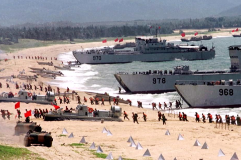 Пекін прискорює плани захоплення територій в азійському регіоні, каже колишній офіцер розвідки ВМС США