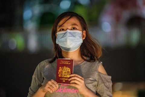 Жители Гонконга массово эмигрируют в Великобританию и Канаду