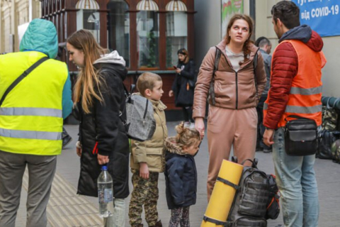 Число украинских беженцев, прибывающих в Великобританию, растет