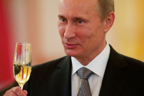 Зростає список європейських компаній, які поступилися вимогам Путіна платити в рублях за російський газ