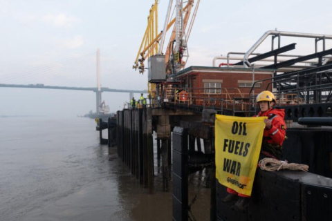 Гринпис заблокировал прибытие танкера с российским дизельным топливом на топливный терминал в Великобритании