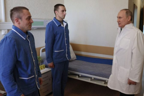 Путин впервые посетил российских солдат, раненных в Украине