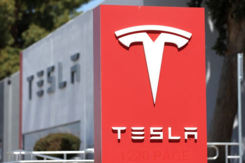 Агентство США звернулося до Tesla за інформацією про пожежу в Канаді