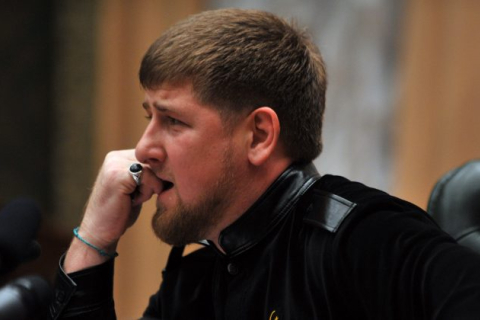 Кадыров выпускает заключенных из тюрем, чтобы отправить их воевать в Украину