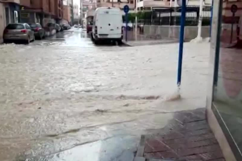 Водія знесло паводковими водами в Іспанії (ВІДЕО)
