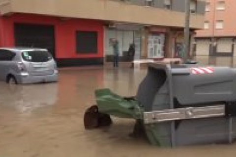 Шторм вызывает внезапные наводнения на юге Испании в условиях засухи